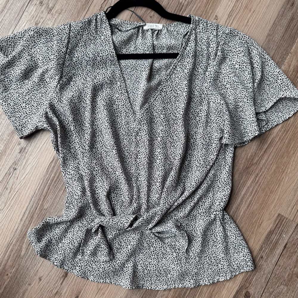 Women's Black and White Speckled Top